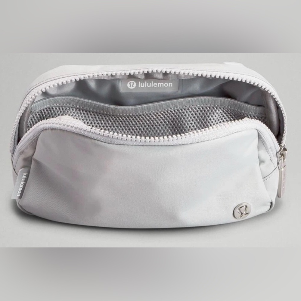 NWT Lululemon Everywhere Belt Bag Crossbody Extended Strap Silver Drop Unisex - Picture 4 of 9